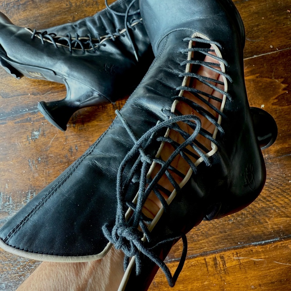 8.5 Fluevog Mini Sugar laceup boots  Rare - Picture 4 of 9